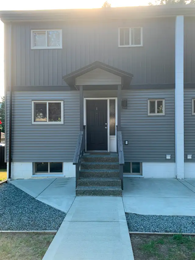 BEAUTIFUL 3 BEDROOM TOWNHOUSE PORT ALBERNI