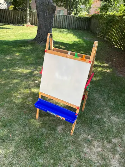 Art easel for kids , great condition per photo