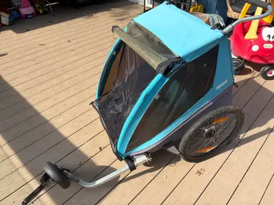 Thule Coaster XT bike trailer/stroller with 2 child seats, View more