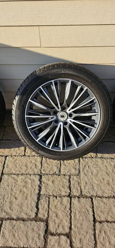 A Vendre .. 4 Michelin X Ice Snow Tires 245/45/R18 , avec Alloy Mags . Tires : 2 Ans 5000km , comme...