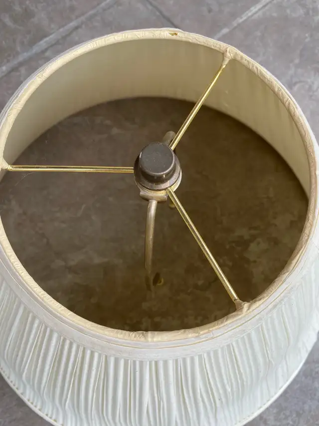Lamp shade 17 in  in Indoor Lighting & Fans in Mississauga / Peel Region - Image 3