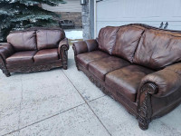 Beautiful Ashley Furniture Leather Set—Delivery included