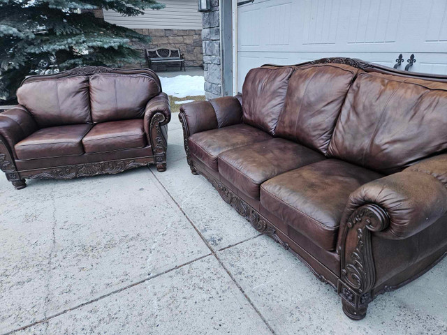Beautiful Ashley Furniture Leather Set—Delivery included in Couches & Futons in Calgary