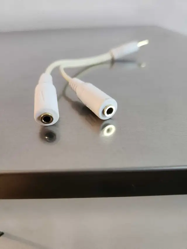 Headphone Splitter in Cables & Connectors in Hamilton - Image 3