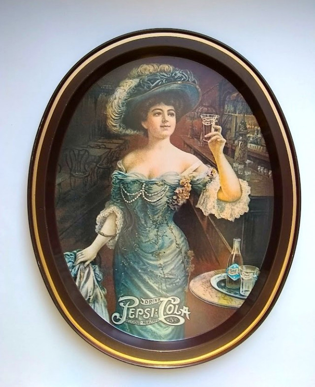 Retro Gibson Girl Pepsi Cola collectible metal tray in Arts & Collectibles in Kitchener / Waterloo
