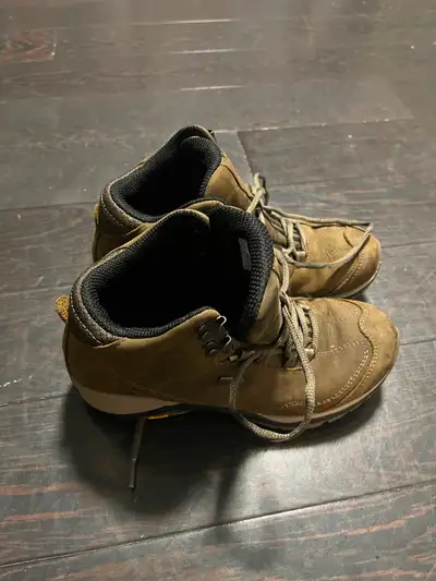 Merrell Womens Hiking Boots Size 7.5, View more