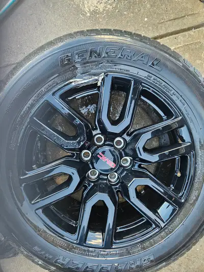For sale is 4 rims (factory original) 20" GMC truck wheels with 20x9j. * Caveat is - 2 are damaged (...