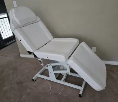 3-section white faux leather multipurpose chair/table/bed. Perfect for facials, lashes, medical esth...