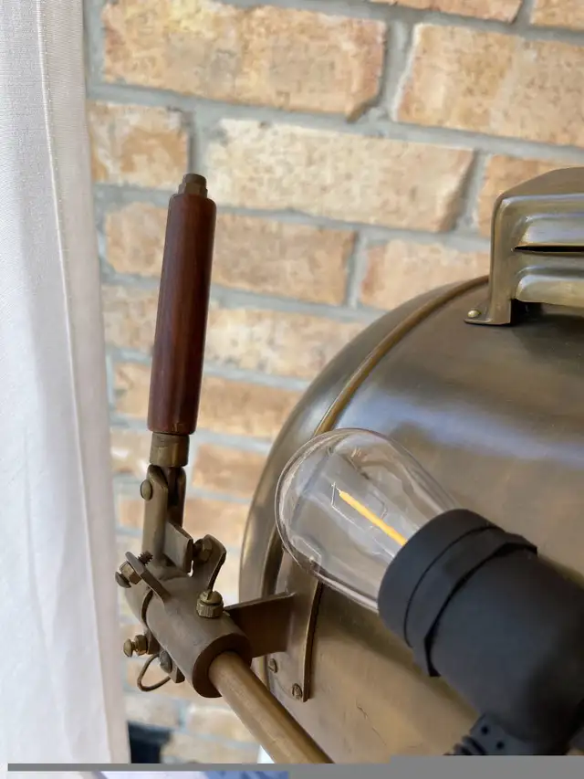 accent Brass Floor lamps in Indoor Lighting & Fans in Markham / York Region - Image 8