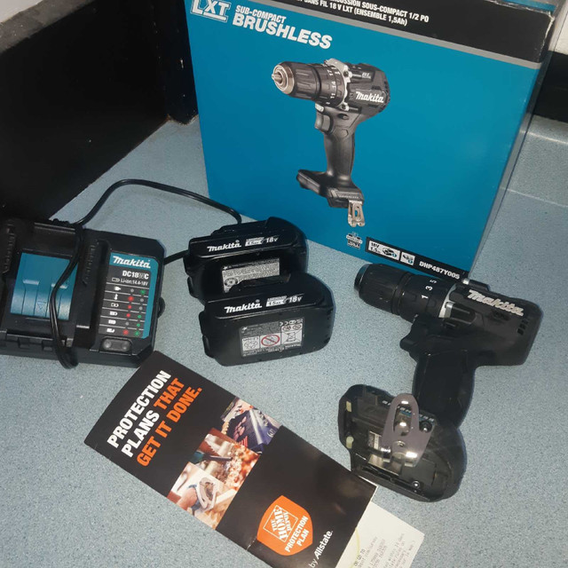Makita hammer drill with extra battery  in Power Tools in Leamington