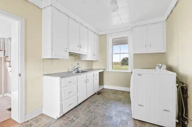 ROOM FOR RENT - CLOSE TO HARD ROCK CASINO in Room Rentals & Roommates in Ottawa - Image 8