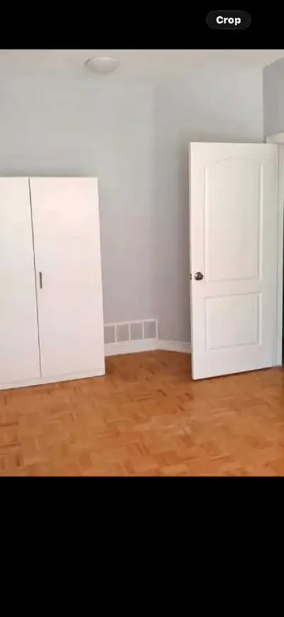 private room for in scarborough it's available right now very convenient location 3 munite walking t...