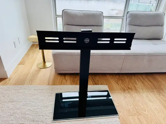 Universal TV stand in Video & TV Accessories in City of Toronto - Image 2