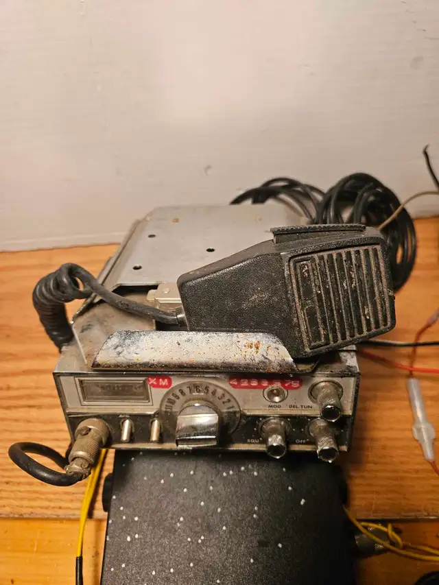 4 CB Radios in General Electronics in Oshawa / Durham Region - Image 8