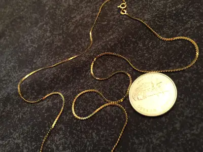 Yellow gold chain 10K ...22 inches. ........, View more