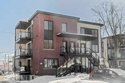 Superbe condo superbes armoires, ilôt, aire ouverte 2 grands rangements walk-in, salle de bain et dé...