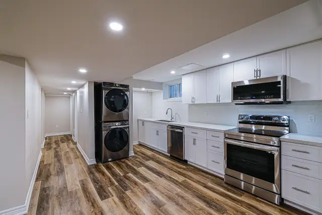 2 BED + DEN | 1,025 SQ. FT. | PARKING | HAMILTON MOUNTAIN
