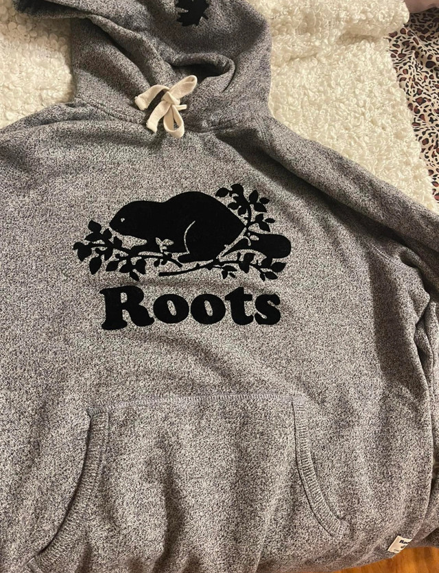Roots Sweater in Other in Markham / York Region
