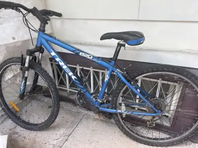 Trek 820 m2025 SR SLNTOUR Good condition, selling due to moving