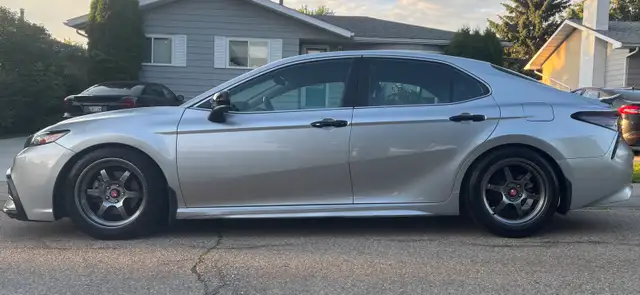 2022 Toyota Camry LE: Low Km