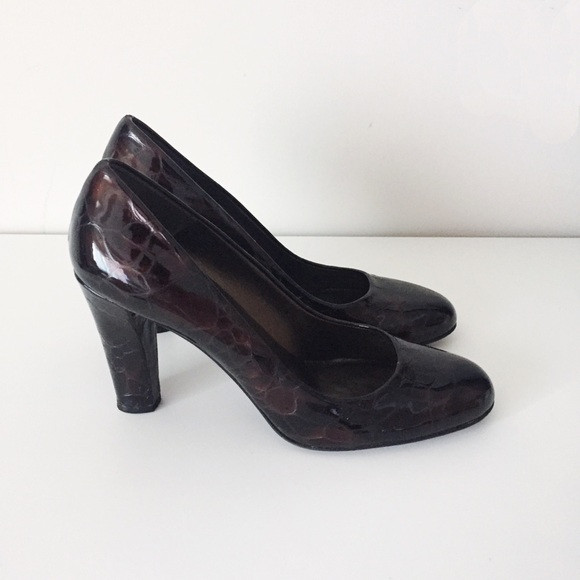 Women's Shoes Stuart Weitzman Leather Round Toe Heels (Size 9.5) dans Femmes - Chaussures  à Ville de Toronto