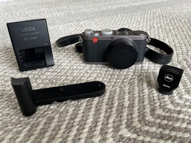 Leica X1 avec accessoires dans Appareils photo et caméras  à Ville de Montréal - Image 2