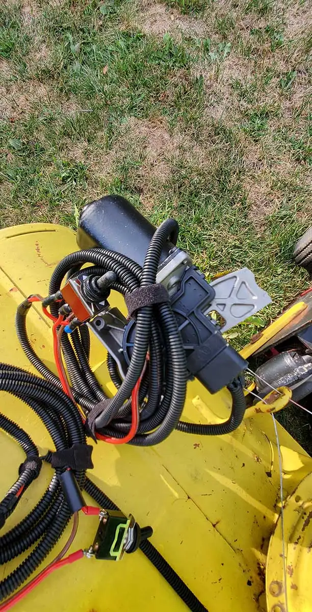 JOHN DEERE 49 INCH SNOW THROWER SNOWBLOWER 318/300 SERIES QUICK in Snowblowers in Mississauga / Peel Region - Image 7