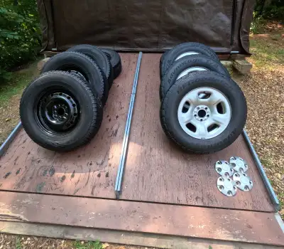 Pneu d'hiver Toyo 225 75 R16 Utilisé 2 saisons Sur rims 600 $ Pneu été BF Goodrich Advantage Toyo 22...