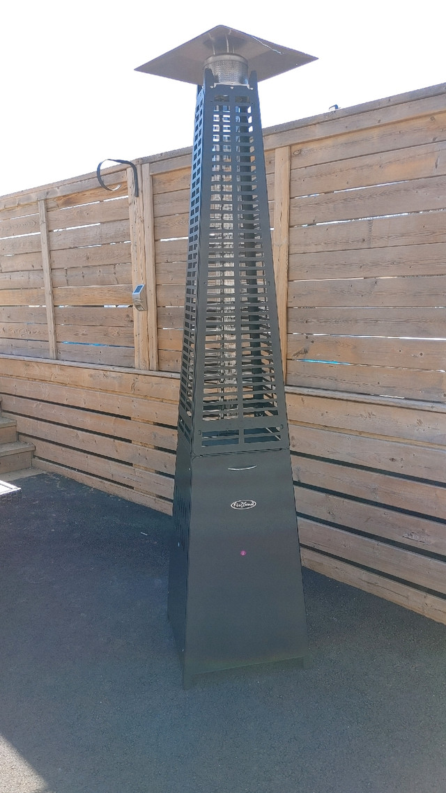 Propane Pyramid Patio Heater in Patio & Garden Furniture in Gatineau