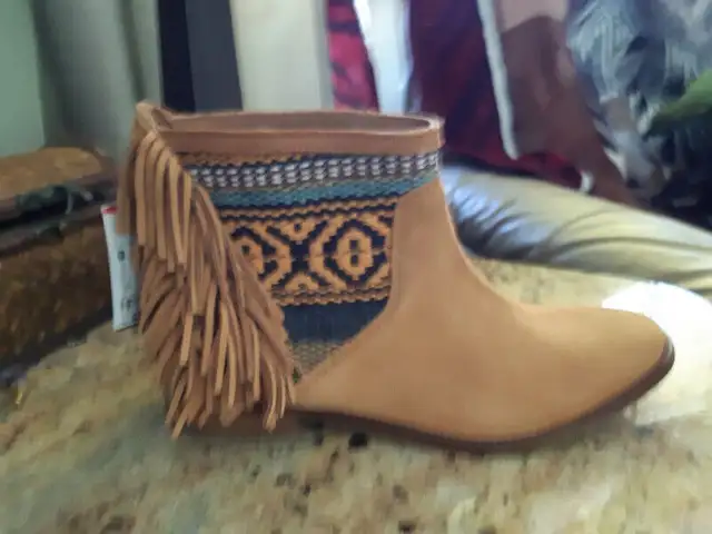 Women's Zara Leather Ankle Boots in Women's - Shoes in St. Catharines - Image 3