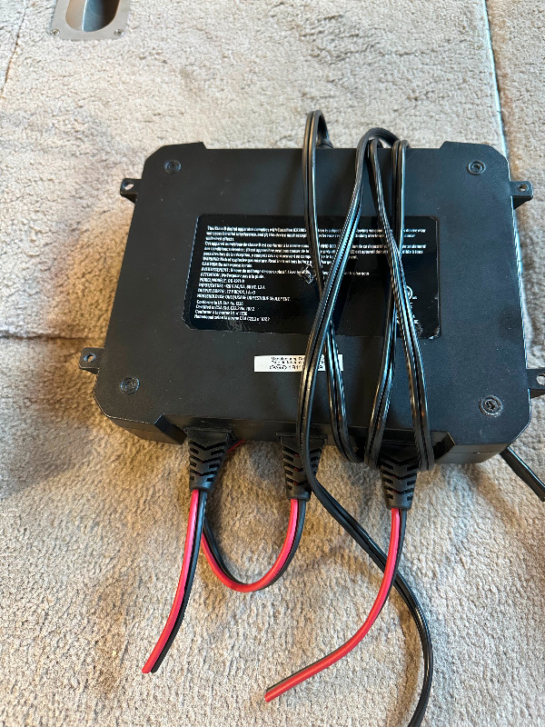 3 bank Battery charger for boat in Other in Oshawa / Durham Region - Image 2