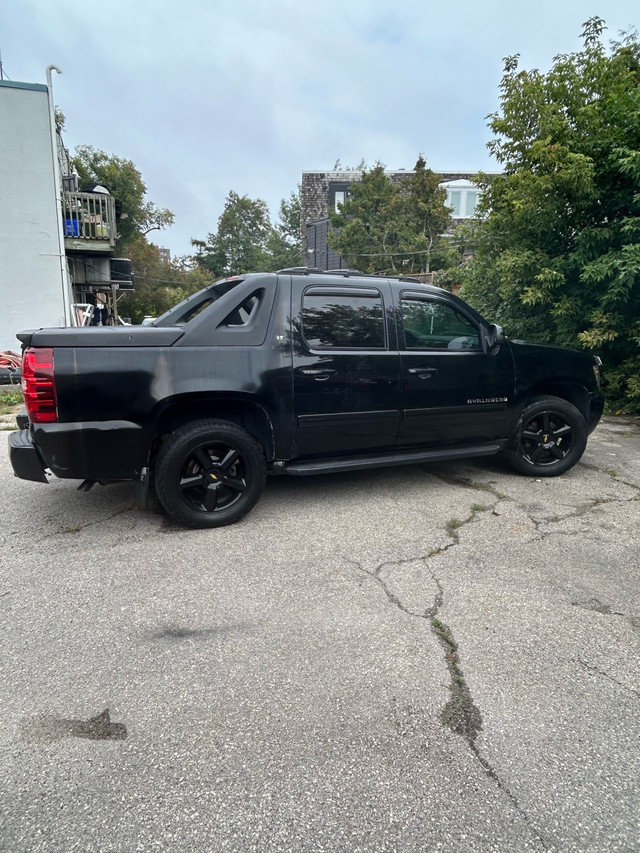 2011 Chevy avalanche in Cars & Trucks in Oakville / Halton Region - Image 2