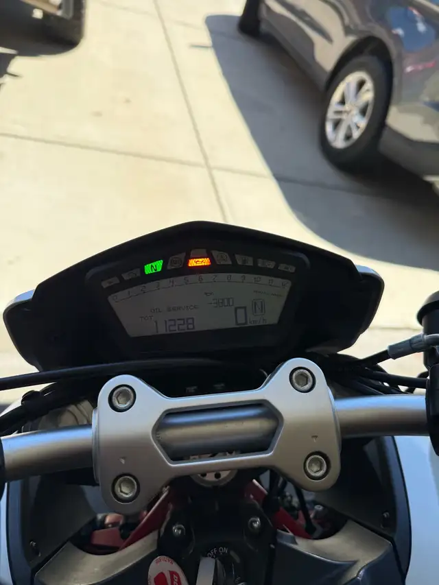 2017 Ducati Hypermotard in Sport Bikes in Red Deer - Image 6