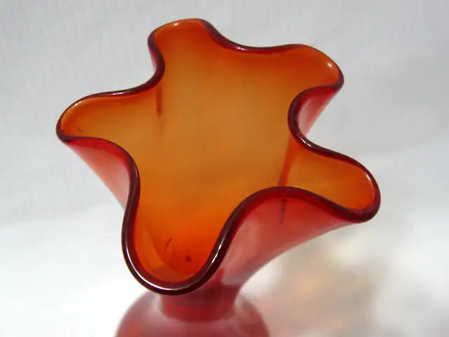 VASE en VERRE SOUFFLER VINTAGE AMBERINA BLOWN GLASS VASE c.1960 in Arts & Collectibles in West Island - Image 6