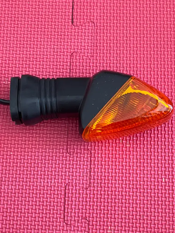 Kawasaki Ninja zx6r 600 Turn Signal Lamp assembly oem 23037-0058 in Other in Barrie - Image 6