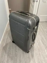  Free large suitcase  (Damaged)