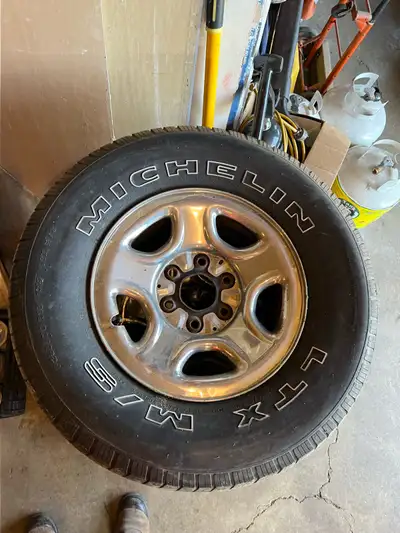 Chevrolet truck rims and tires. 1999-2007 255 70 16 Michelin tires. $150. Call 519 755-5551