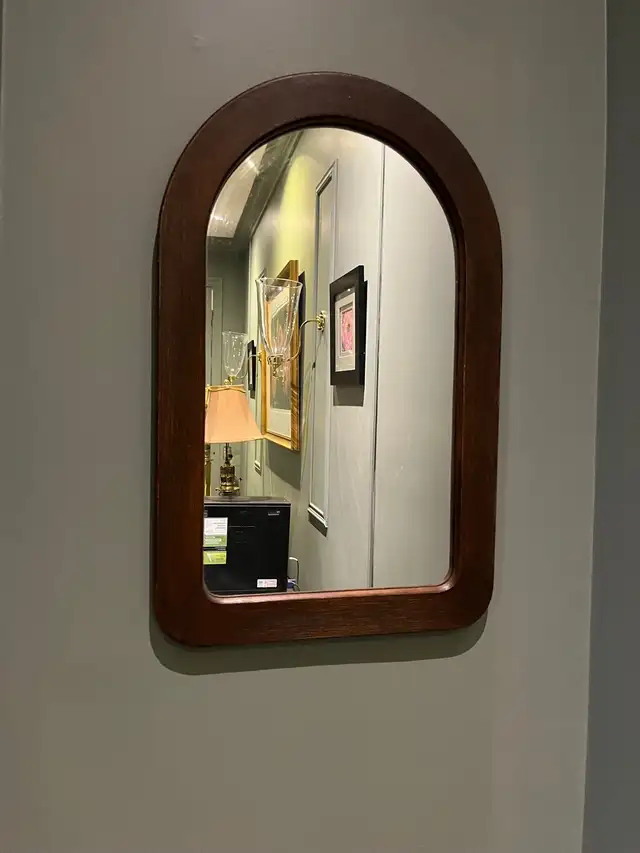 Arched wood mirror  in Home Décor & Accents in Markham / York Region - Image 2