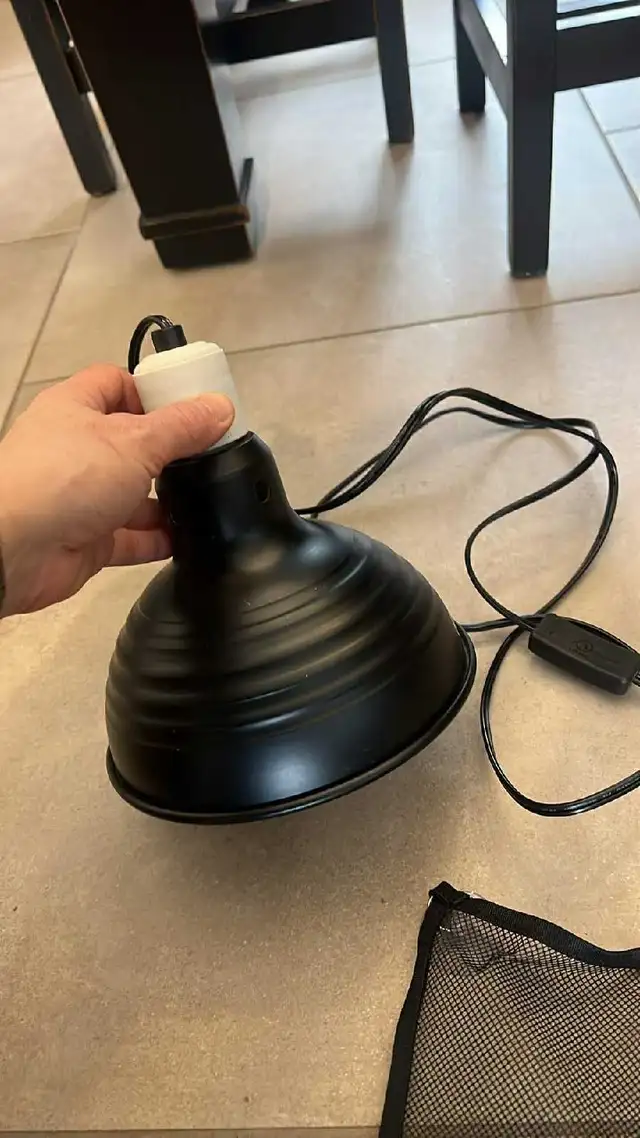 aquarium lamp/light in Indoor Lighting & Fans in Belleville - Image 2