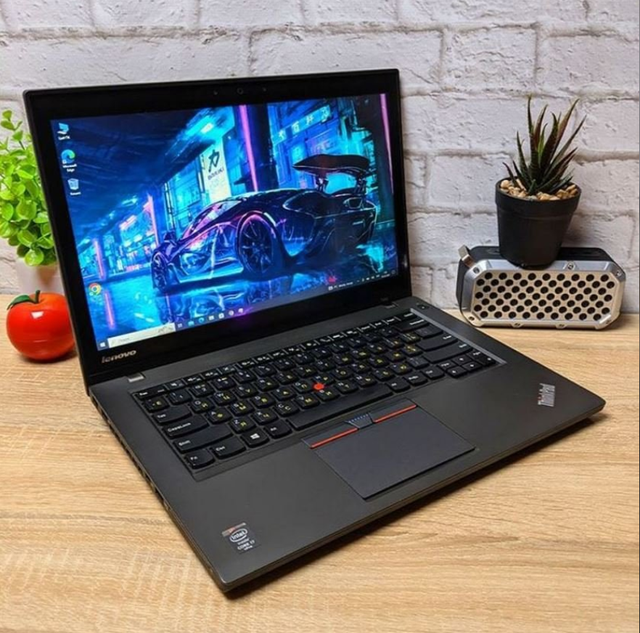 i5 Lenovo ThinkPad T450s Windows 11 Office 2021 in Laptops in Calgary - Image 3
