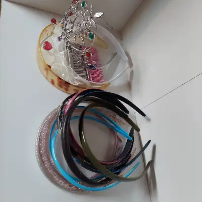 Lot de 20 serre-tête, 5 barrettes, 4 élastiques et 2 peignes, View more