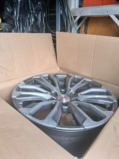 Ensemble de roues mag GM 22po / original Valeur: 4500$ Prix demandé : 900$