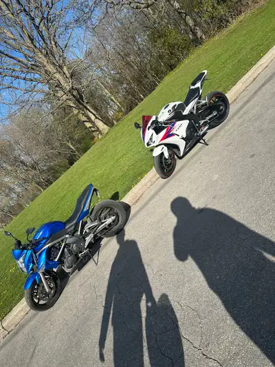Selling my Limited Edition 2009 Kawasaki ER-6n — super fun naked bike, perfect for cruising the city...
