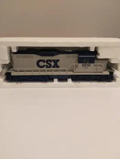 Lionel 027 GAUGE 1 csx diesel locomotive 4 csx freight cars 1 csx caboose 10 curved tracks 10 straig...