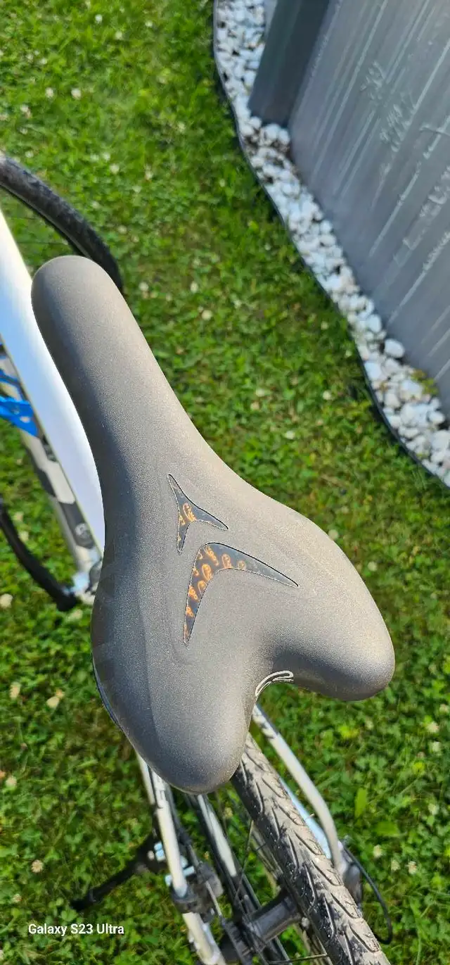 velo verza speed 40 gloss platinum in Cruiser, Commuter & Hybrid in Laval / North Shore - Image 8