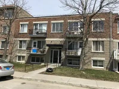 Grand 4 ½ rénové, (2 chambres fermées), 9139 10e avenue & Louvain, au 2er étage d’un 6plex, ensoleil...