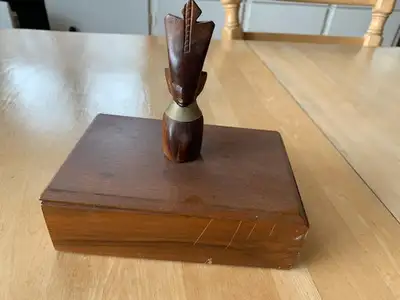 Coffre en bois, jeu de dominos, bongo, tire-bouchon, View more