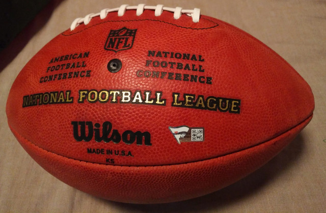 Memorabilia NFL Authentic Football Signed & Inscribed with COA in Arts & Collectibles in City of Toronto - Image 2