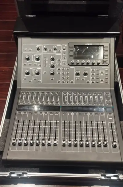 Midas M32R + ECM road case with dog house + Midas DL16 stage box, View more