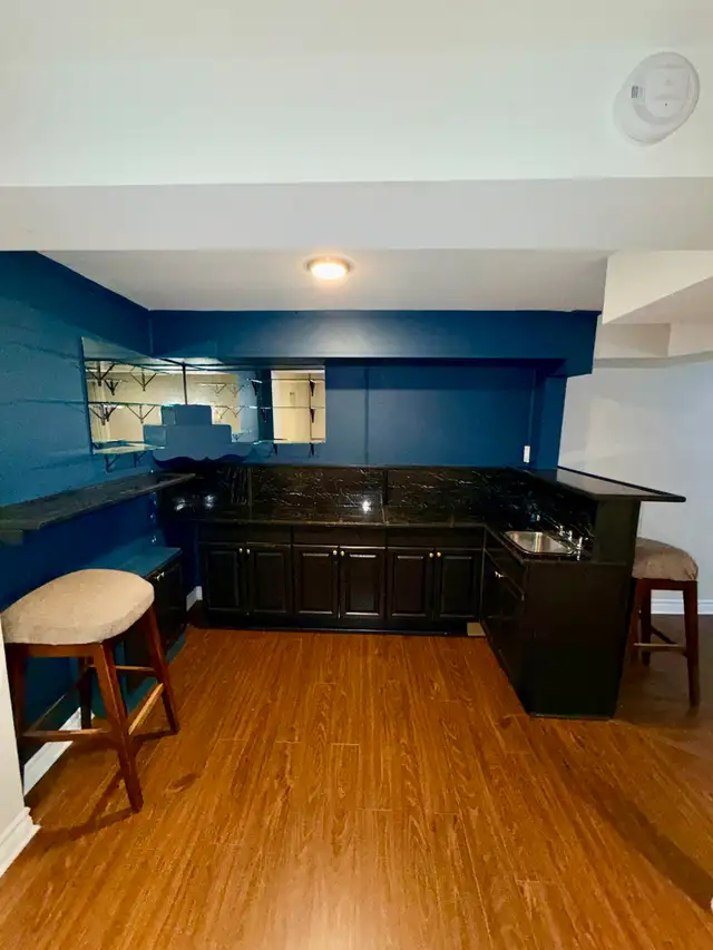 Large 1 bedroom plus den/office in duplex in Long Term Rentals in Hamilton - Image 7
